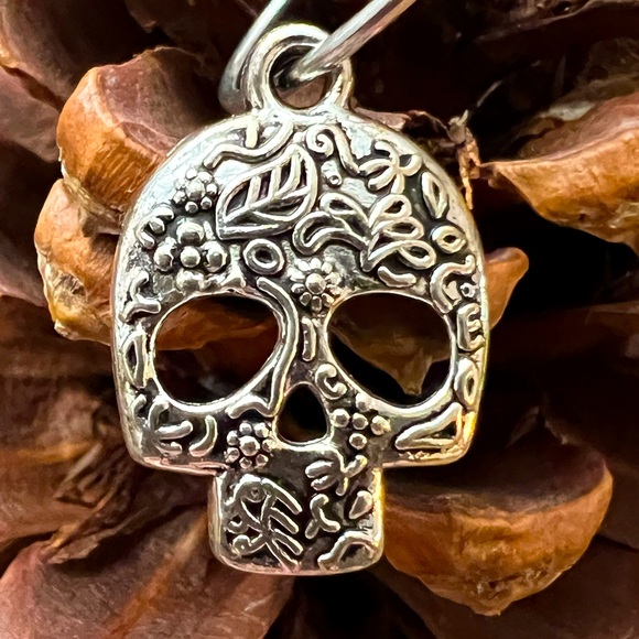💀  Etched Sugar Skull Silver Dangle Earrings 
~ “Day of the Dead” 🥀 - Picture 2 of 7